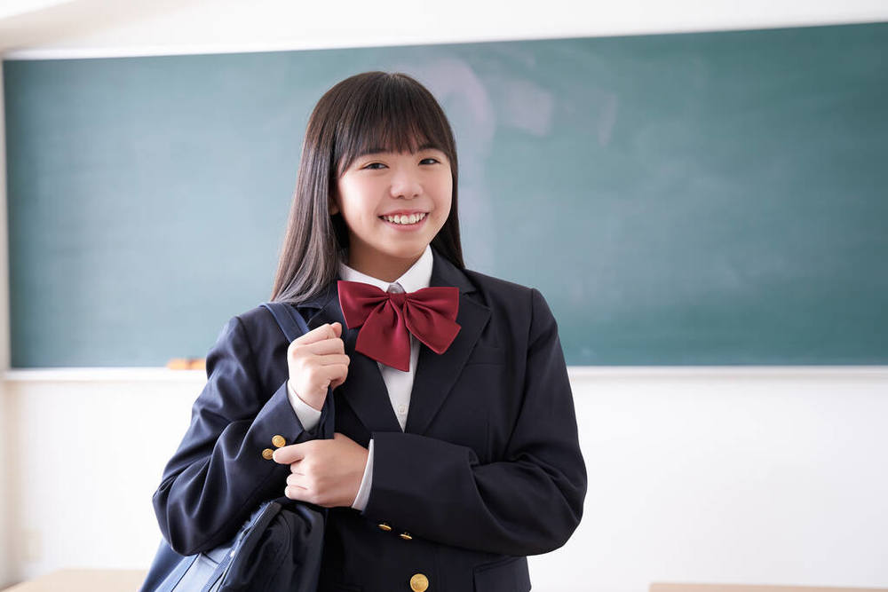 利辛机电科技学校往年学费多少？贵吗？